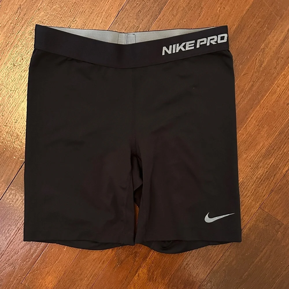 Women’s Nike Pro Black Compression Athletic Workout Shorts Size Medium